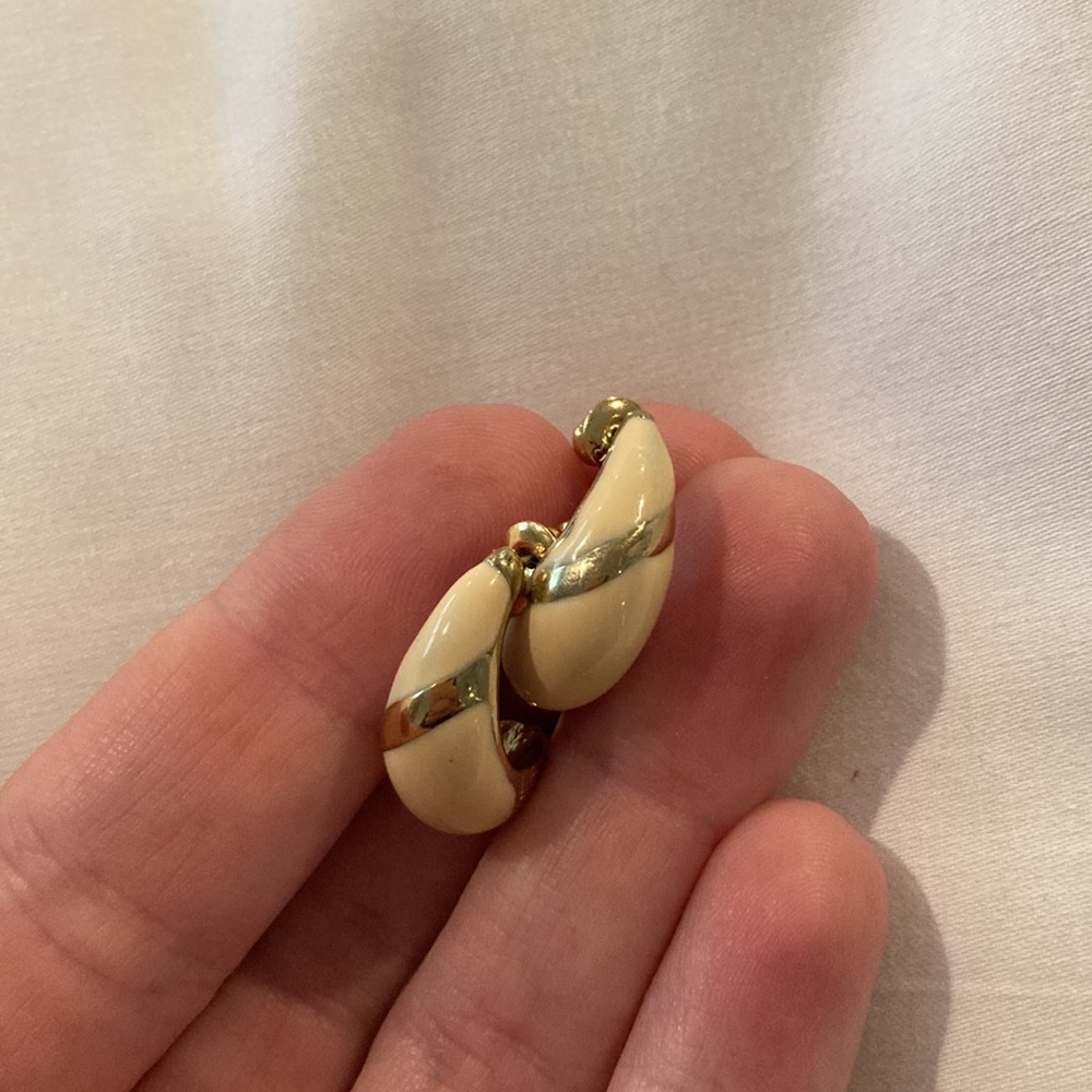 Cream and Gold Dainty Vintage Earrings